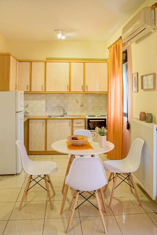 Sunny City Studio Apartamento Calamata Exterior foto