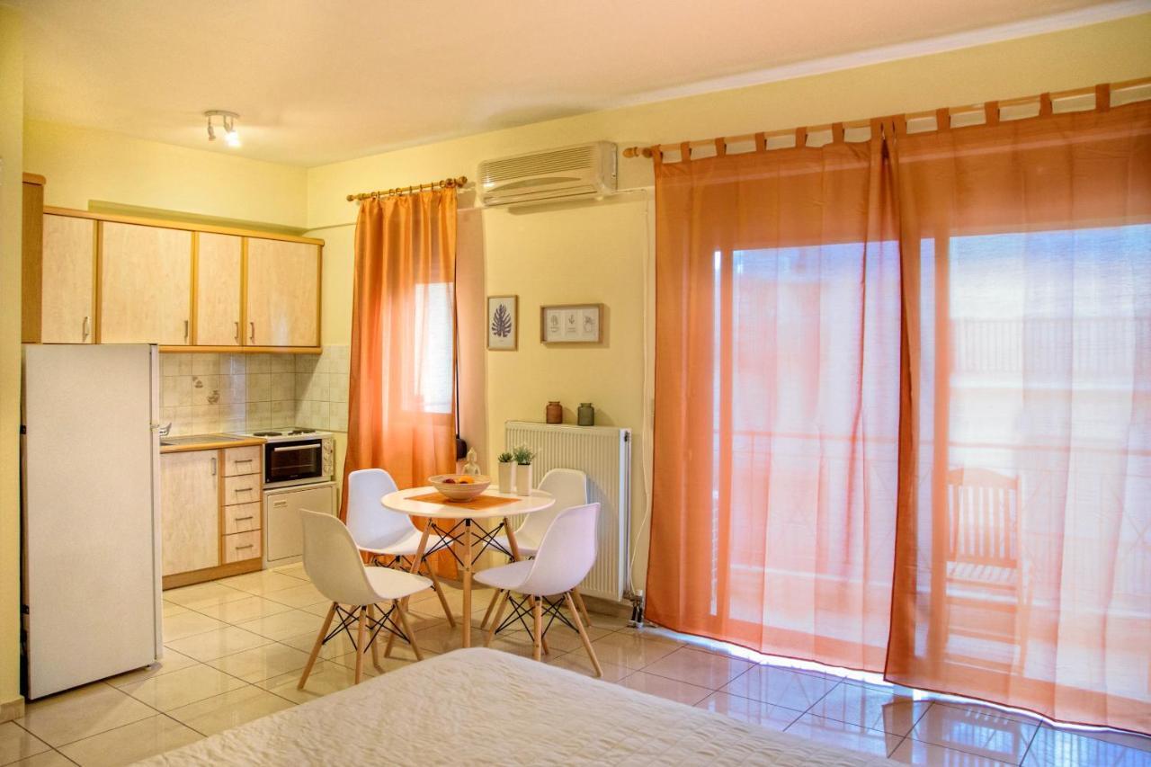 Sunny City Studio Apartamento Calamata Exterior foto