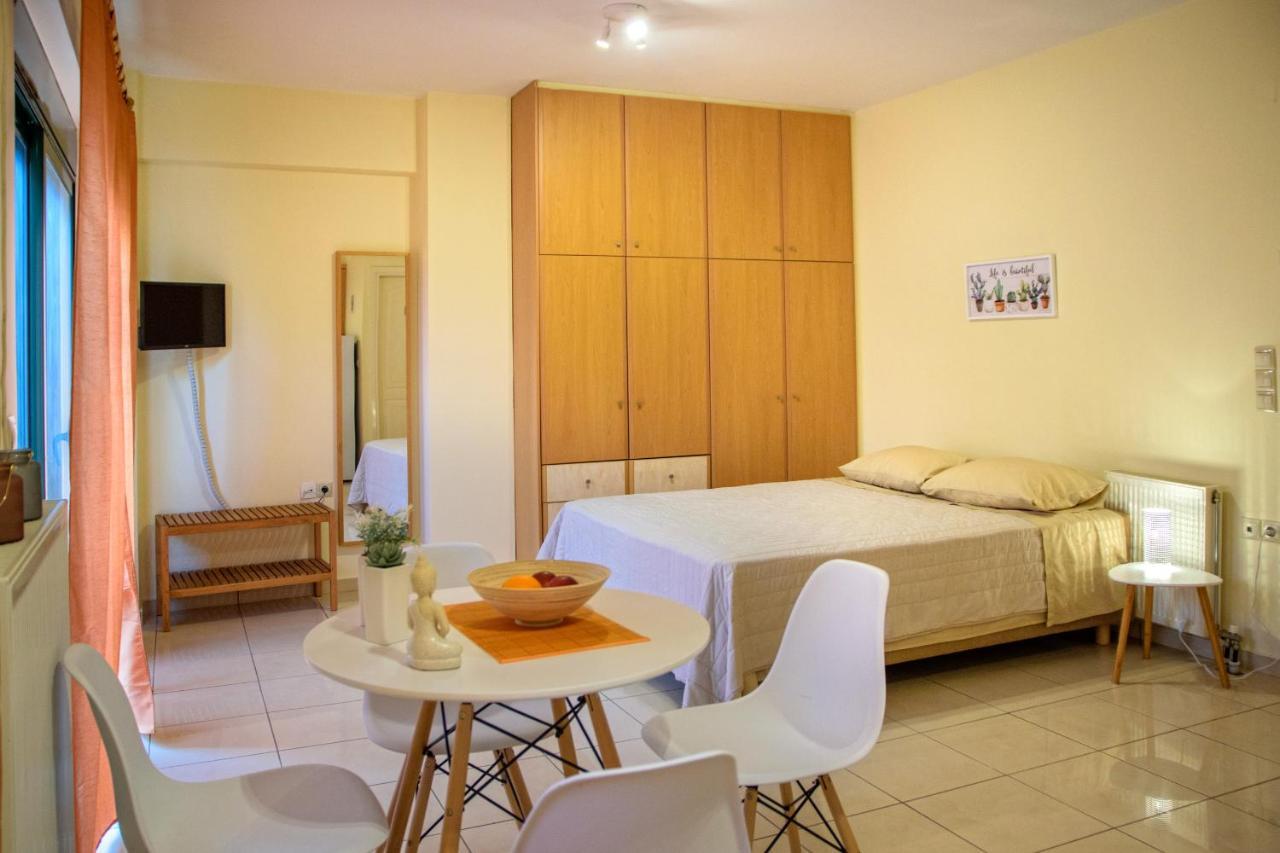 Sunny City Studio Apartamento Calamata Exterior foto